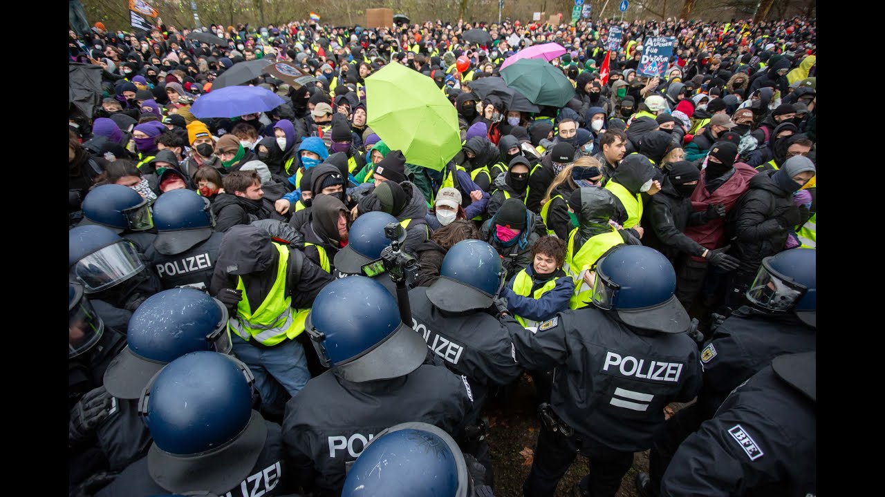 Anti Ice Protesters Clash With Police in NYC