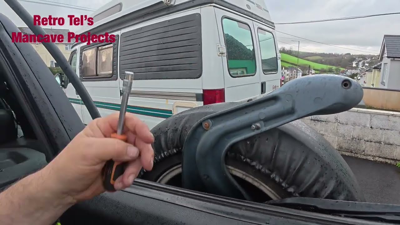 Landrover Freelander 1, Сага о двух друзьях, часть 1, замена лампочки центрального стоп-сигнала и...