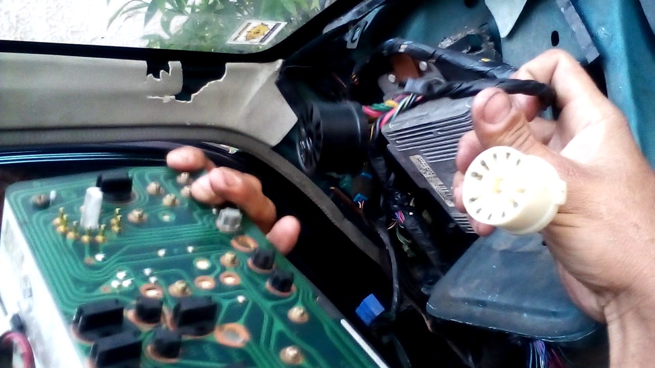 Como desmontar el tablero de ford festiva.