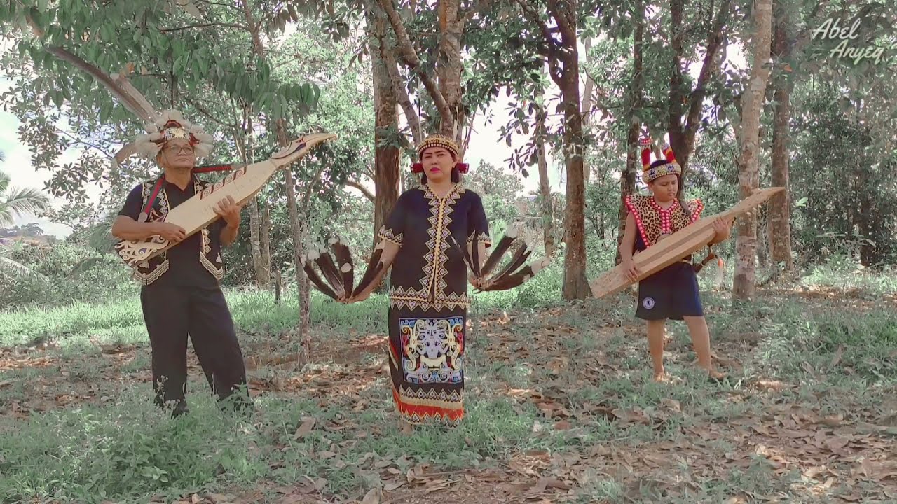 lagu Dayak pedalaman.Sape Tiling Apo Geliling By Abel Anyeq