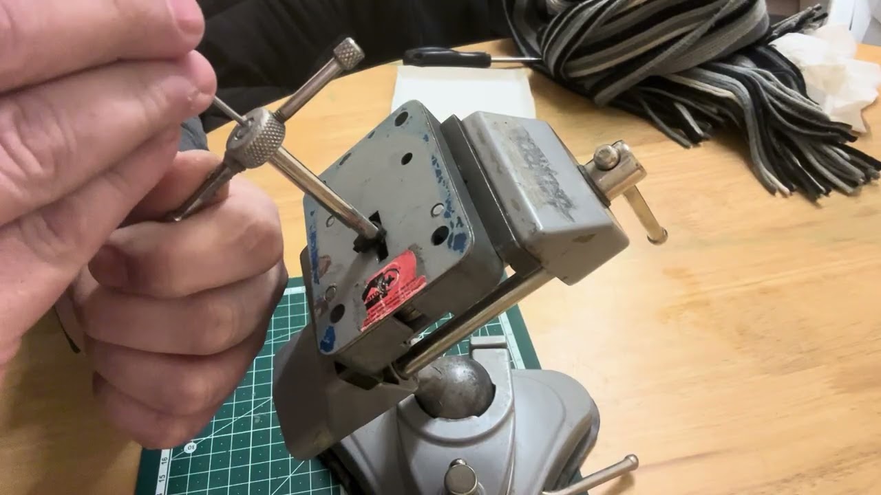 STUV 8 LEVER KEYLESS SAFE LOCK. PICK AND GUT.