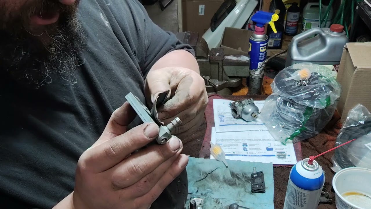 Cleaning a Walbro impulse fuel pump for the Tecumseh HH120 in my marketplace find Bolens Husky 1253
