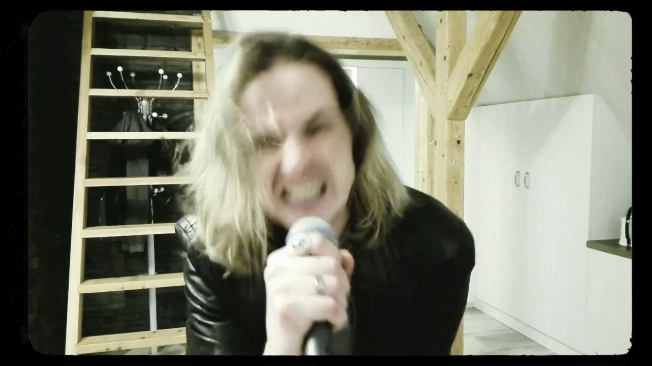 W.A.F. - Tančí Sama
