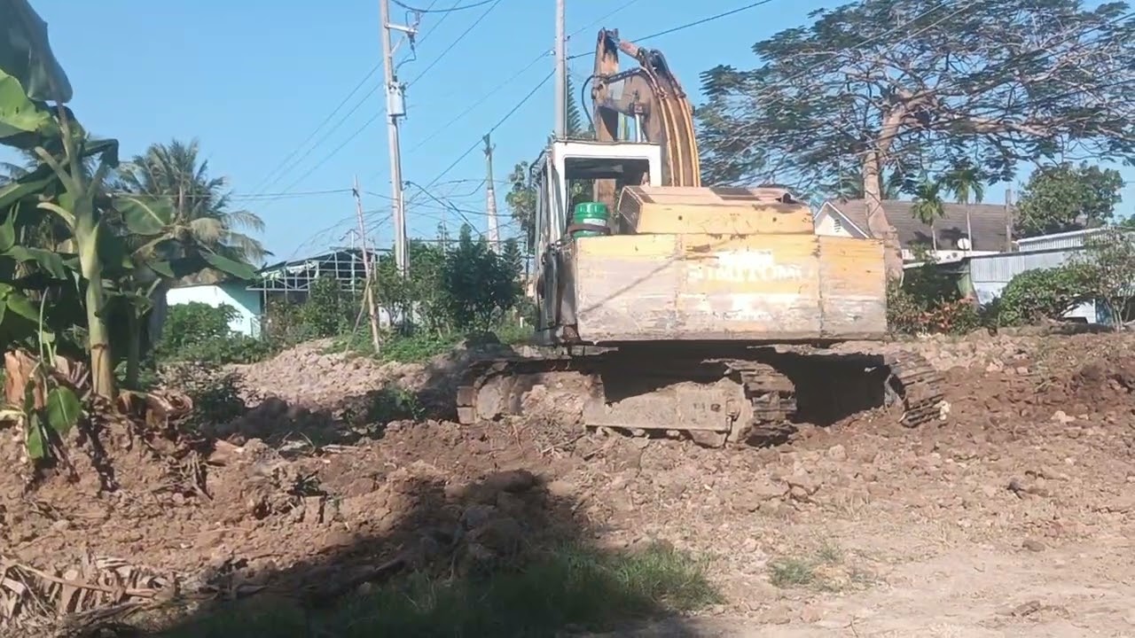 Xe cần cẩu mút đất 