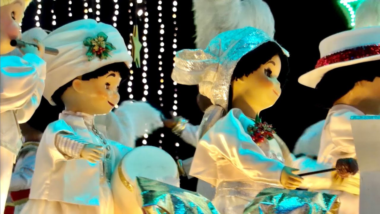 “it’s a small world” Holiday Finale Extended dolls footage
