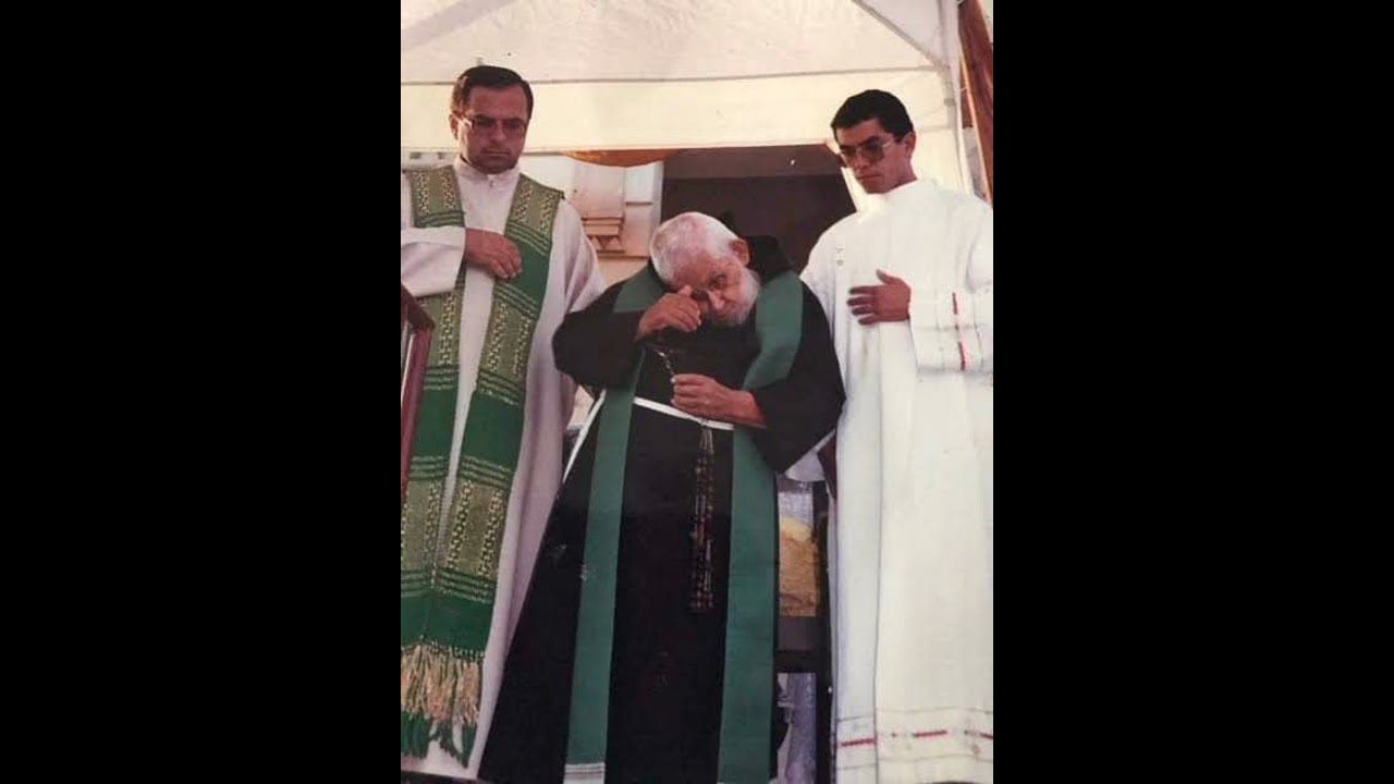 HINO ANTIGO DA ROMARIA DE FINADOS / Nossa Vida é Uma Passagem