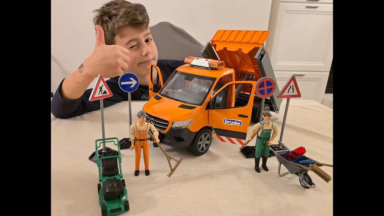 Bruder Toys Unboxing Mercedes Benz Sprinter #truck #playing 