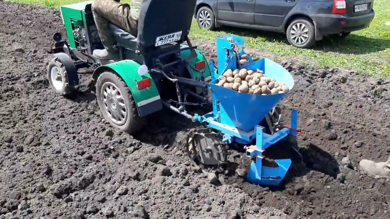 Посадка картофеля минитрактором из металлолома