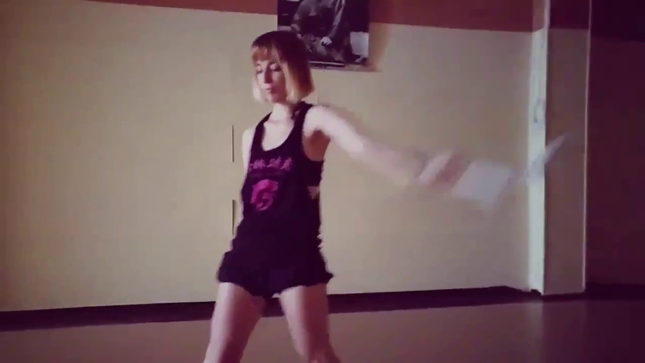 LUCÍA IMPROVISANDO CON LA ESPADA | HUWEI ON