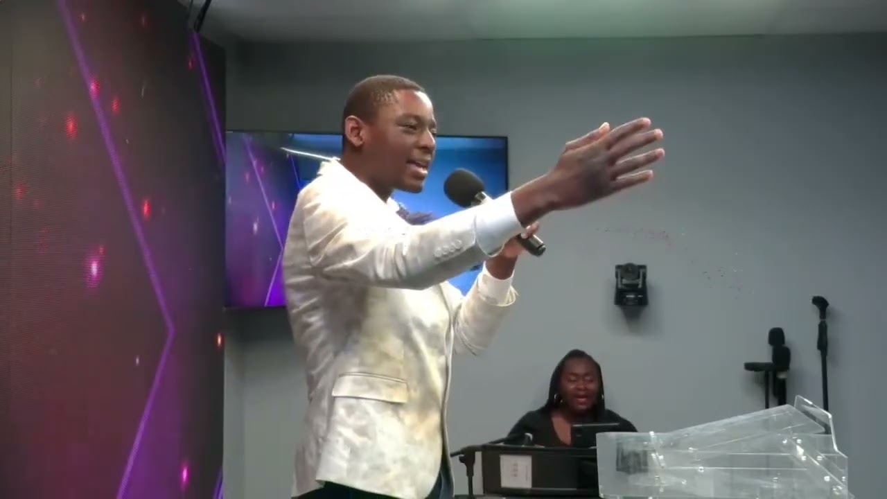 A moment of pure worship. #Worship #ThankfulHearts
