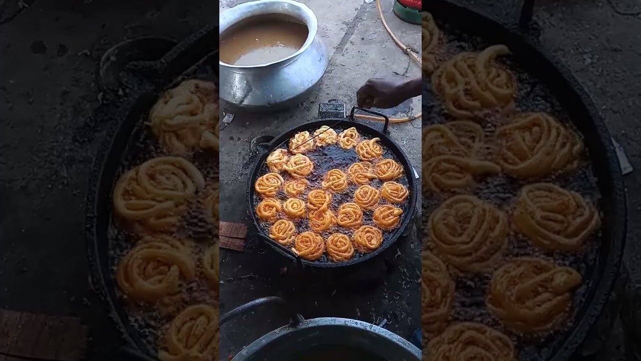গরম গরম মচমচে সুস্বাদু জিলাপি। 