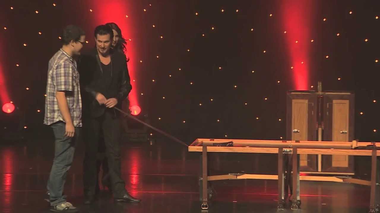 Vegas aan de Maas - Sawing In Half