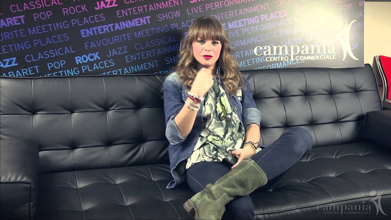 Alessandra Amoroso @ Centro Commerciale Campania feat Mondadori Multicenter 10/10/2013