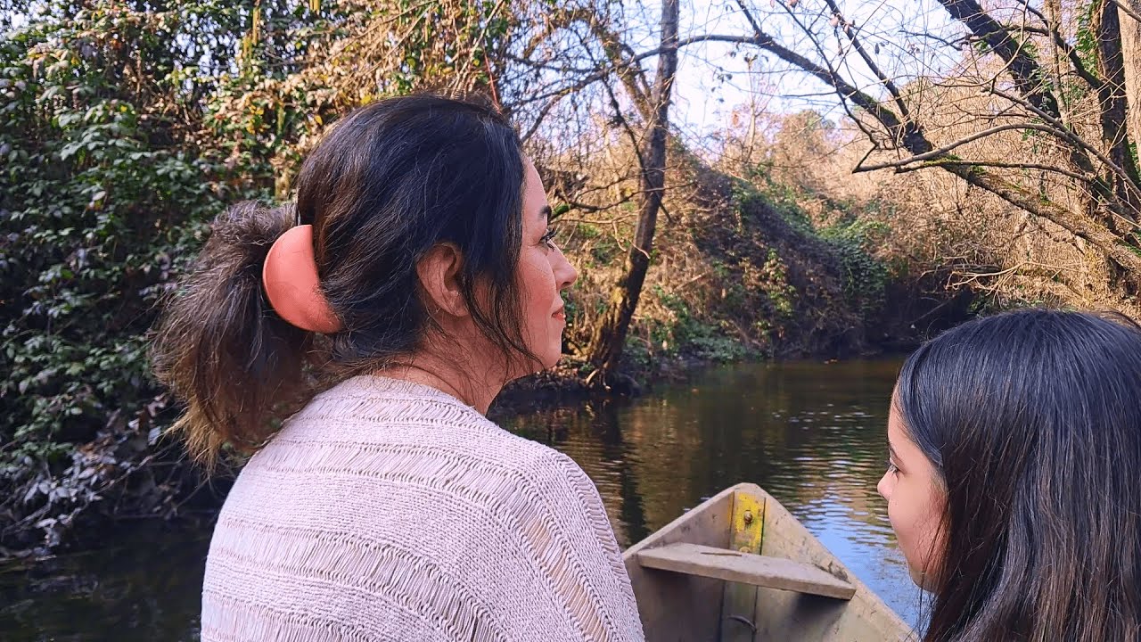 Journey to Tranquility: Boating on a Cozy River with My Daughter 🌊🌲