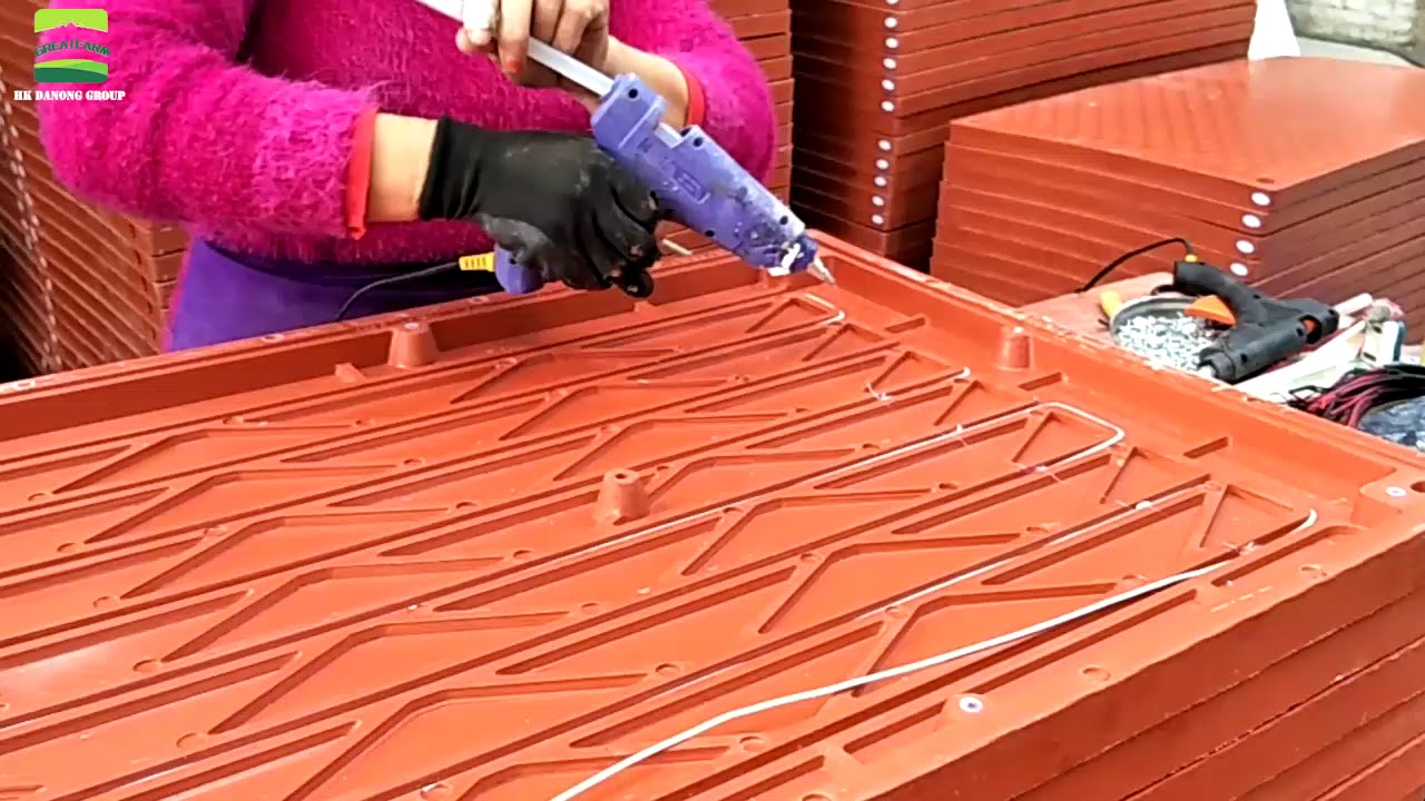 How to keep piglets warm in winter -  The need for heating plates (Manufacturing process)