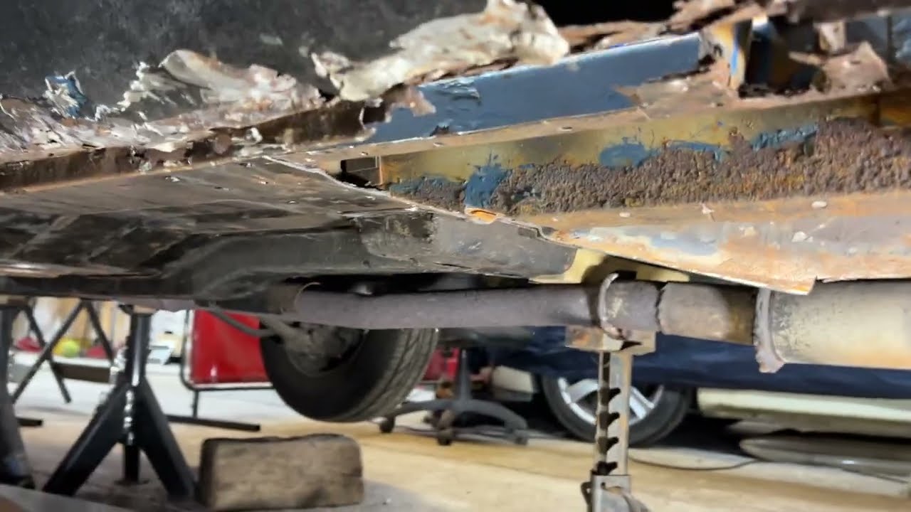 Triumph TR7 Floor & Sill Corrosion / Welding / Restoration Part 1