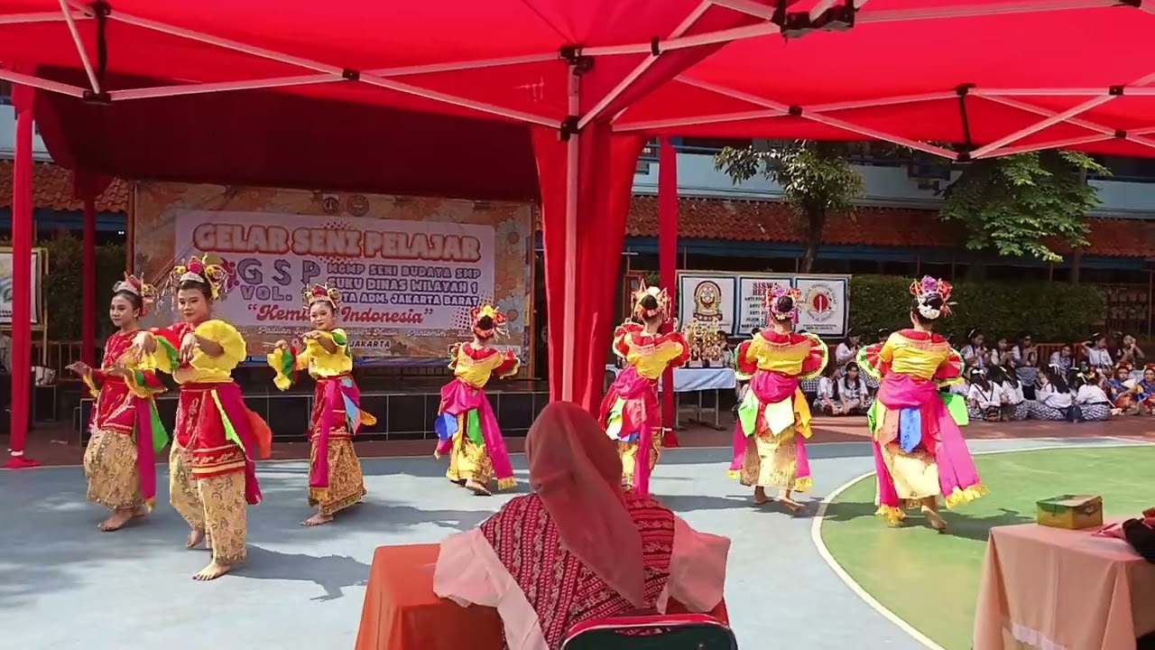 Lomba Tari Nandak Ganjen