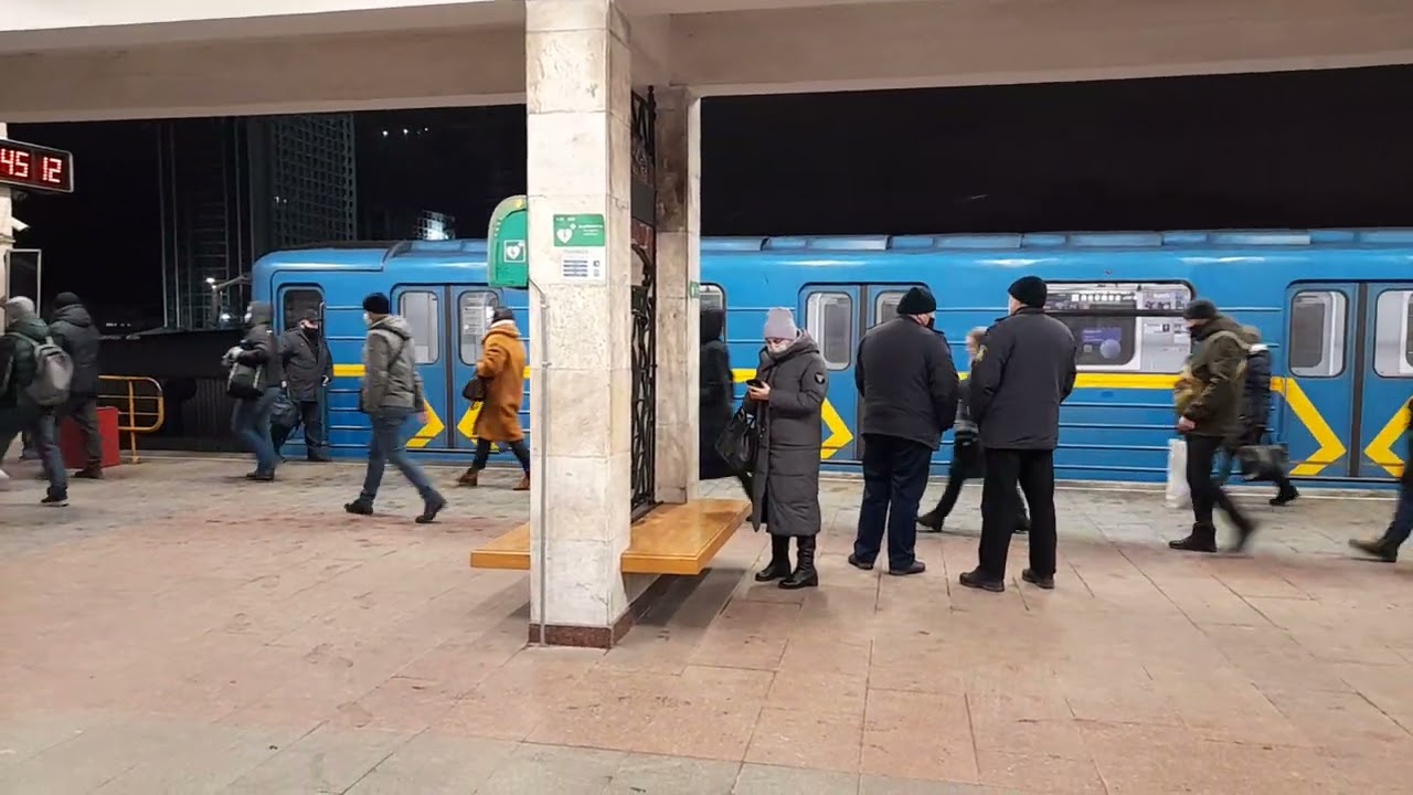Станция метро Лесная. Маленький Движ. М1