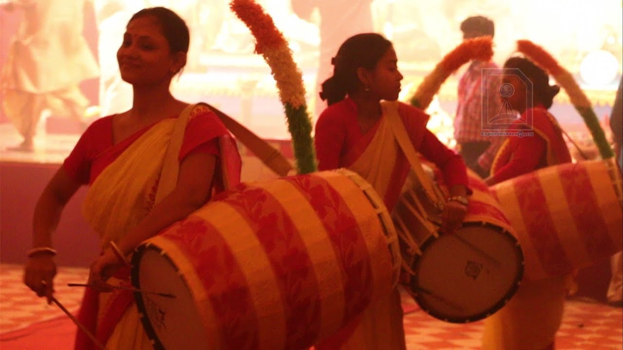 Female Dhaki ( Drummer) I Matri Mandir Durga Puja I New Delhi