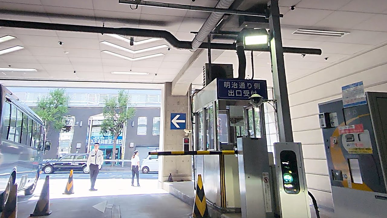 《新宿》パークシティイセタン１『立体』駐車場出口から / From Park City Isetan 1 parking lot exit