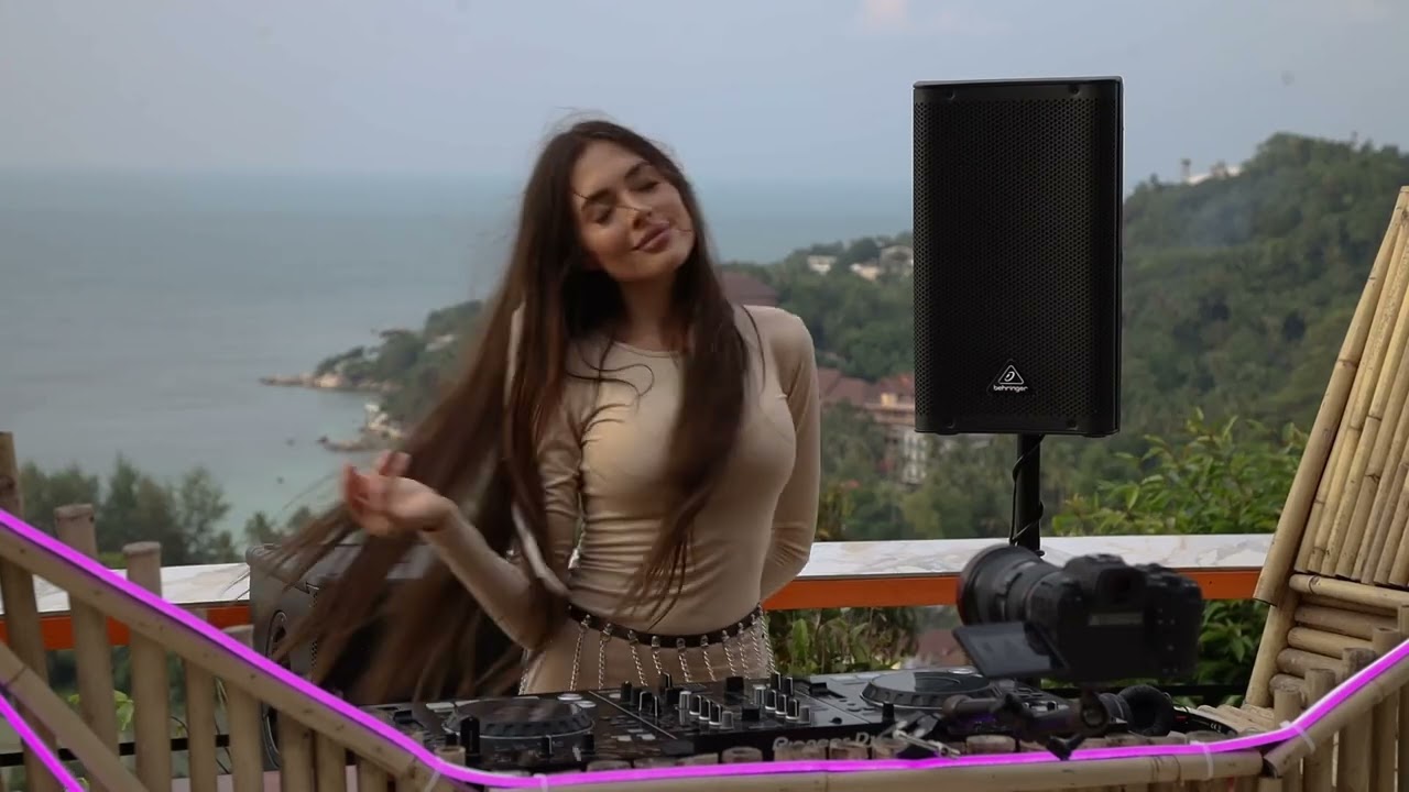 Xenia Dia (Diamond) - Live @ Apple Bar, Koh Phangan / Melodic Techno & Progressive House DJ Mix
