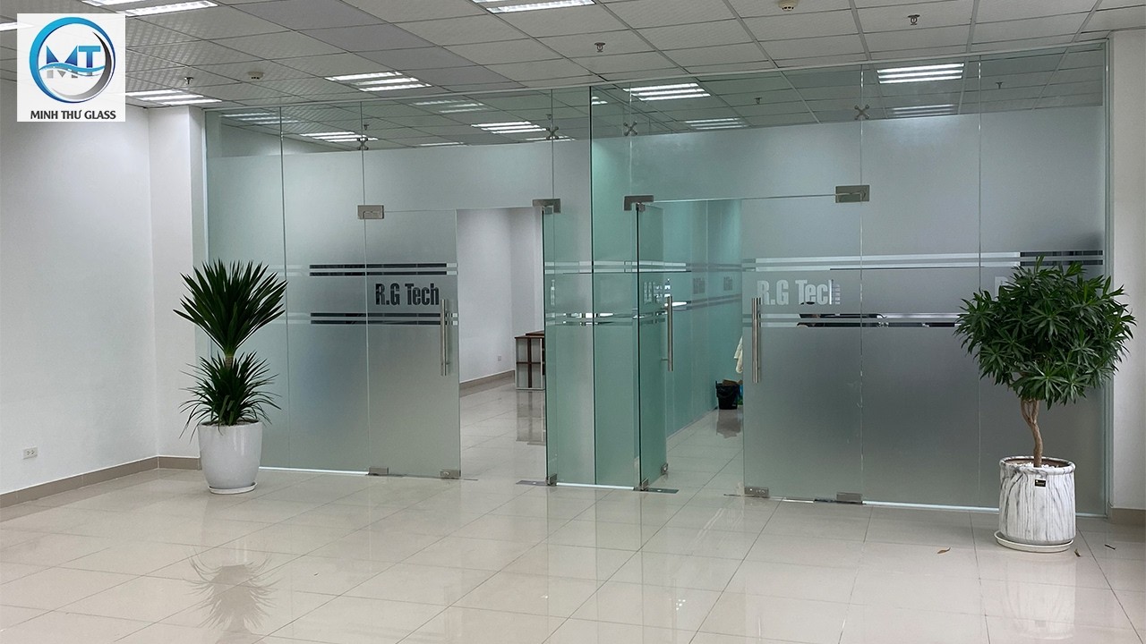 Tổng Hợp Các Mẫu Vách Kính Văn Phòng Đẹp - Minh Thư Glass Đã Thi Công