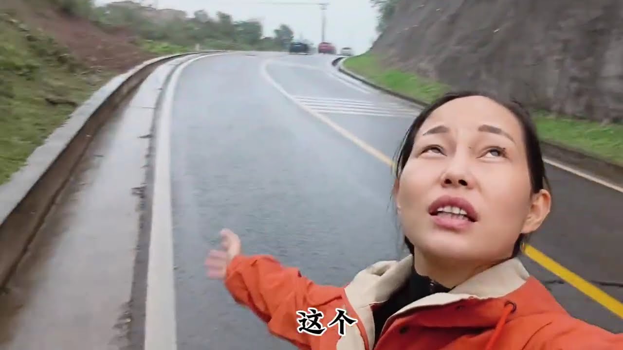 第1集‖  车子上坡行驶过程，电池总闸短路，一路拦车求助；修车小哥来回16公里赶到现场；最后只收了35元修理费，那份举动太让人感动了
