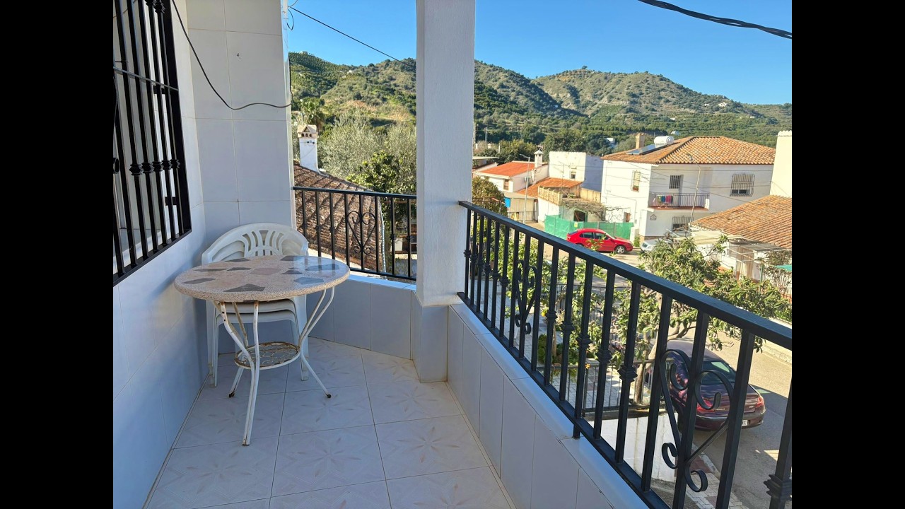 AX1427 - Pristine apartment in friendly country village, Benamargosa area
