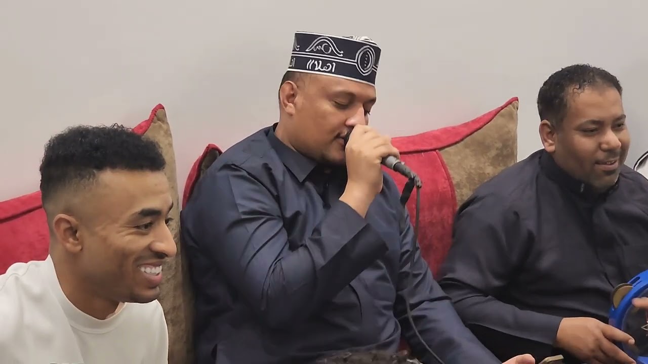 الفنان اكرم محيسون وفرقة شباب الغيل من جلسة الرياض بمنزل بوزايد الكثيري اغنية طلبت الصلح والهدنه🦜🌴💚