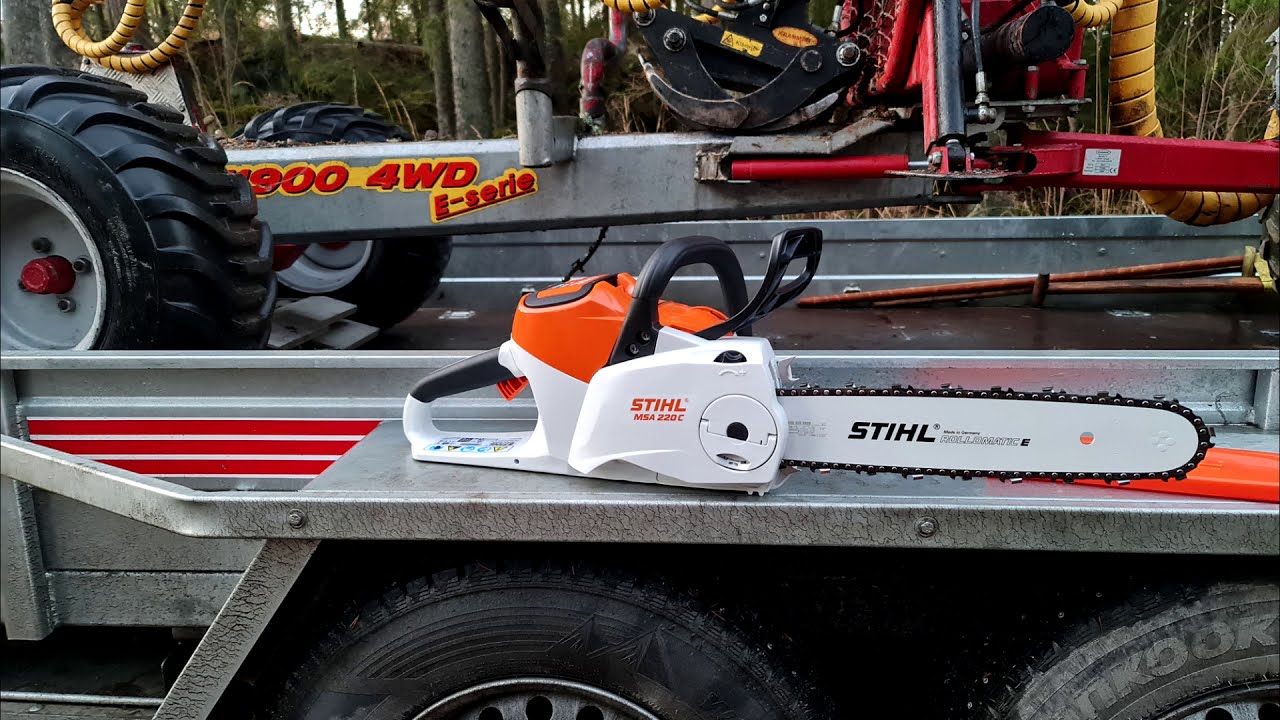 1st Tree with the new STIHL MSA 220C.