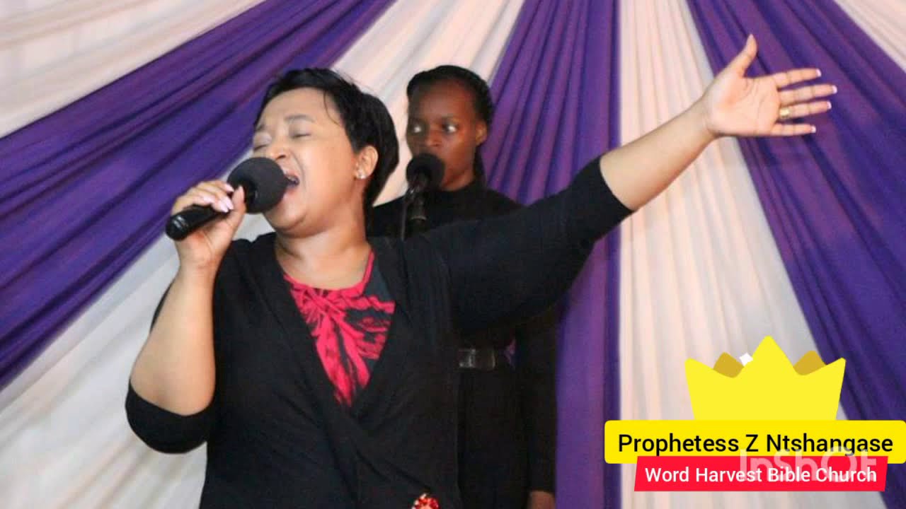 mam' Nsthangase Praying