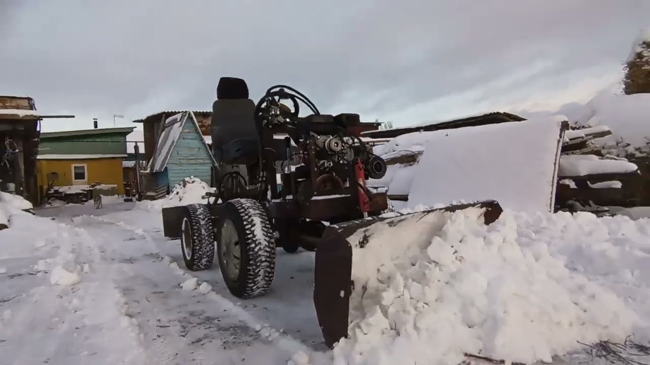 Чистим снег на мини тракторе