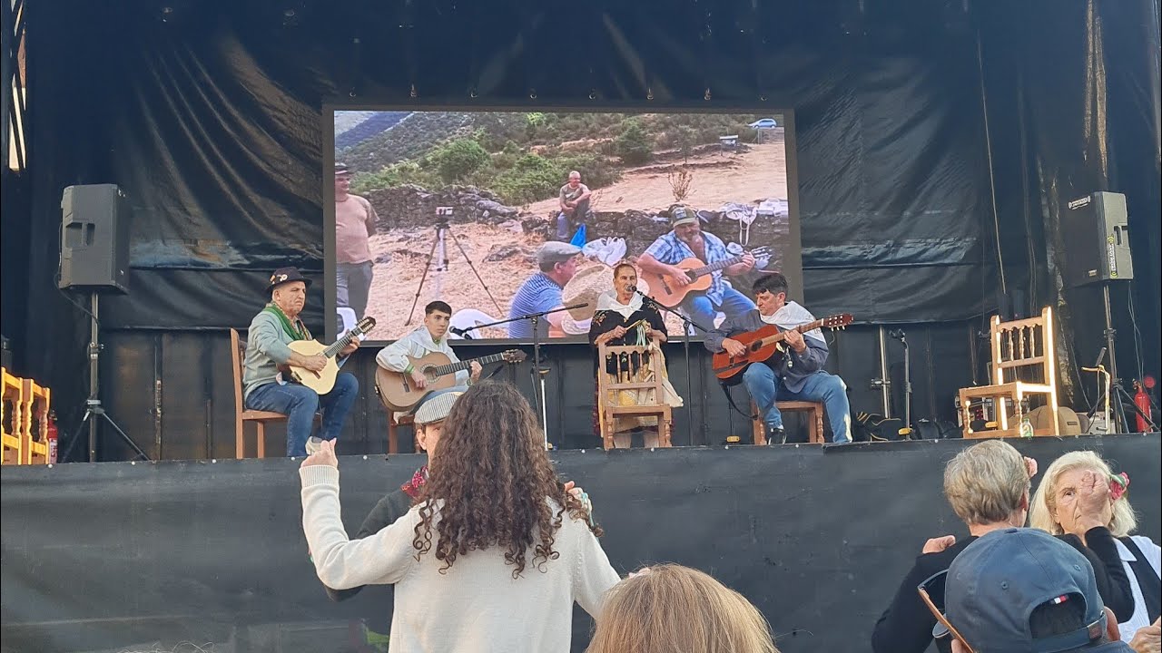 Rasfolk. Manuela,  Iker, Miguel y Daniel por jota del uno