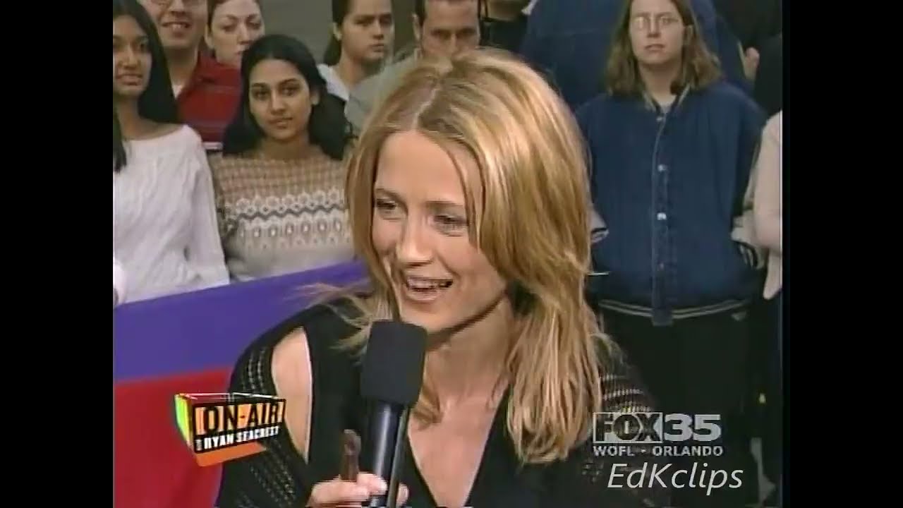 Kelly Rowan, plus behind the scenes of &ldquo;The O.C&rdquo; - Seacrest - Jan. 2004