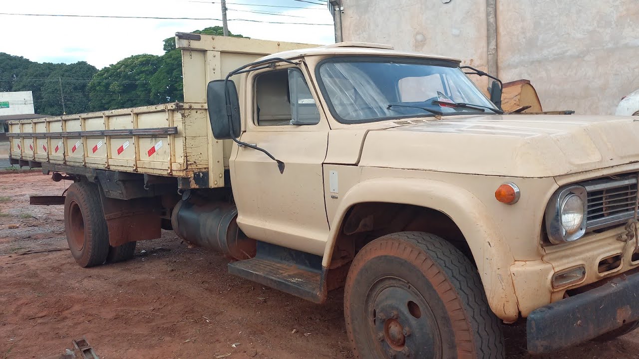 um Chevrolet D 60 motor  perk ano  1982  a venda valor/ 20 mil