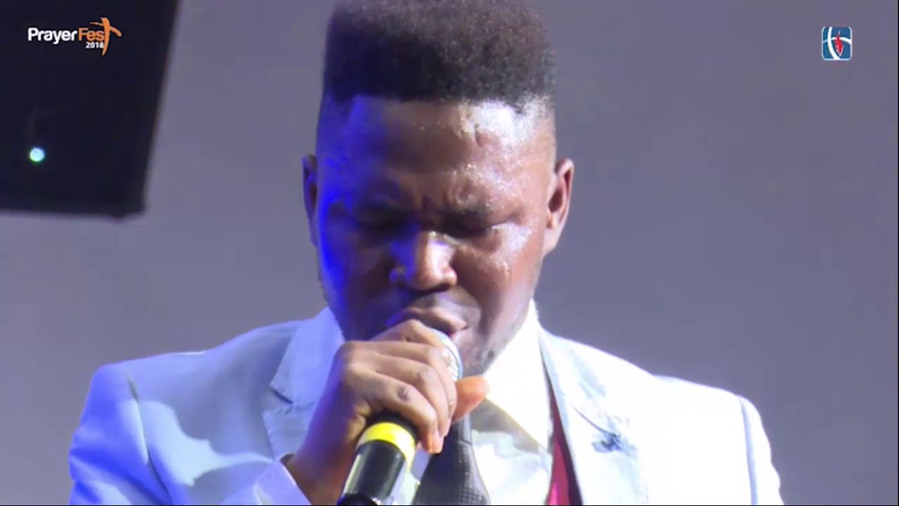 Pst. Taiwo Balogun in Powerful worship sessions at HCC Solution House Lagos