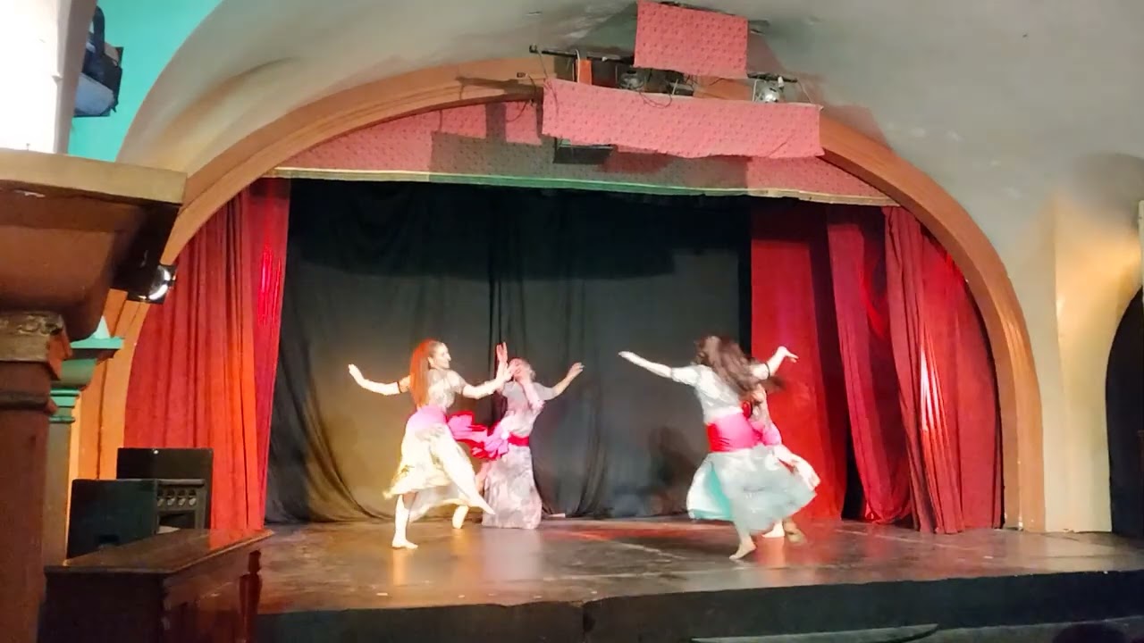 Bos Ala al Halawa - Ballet Shaghaf (Show Mashaeir)