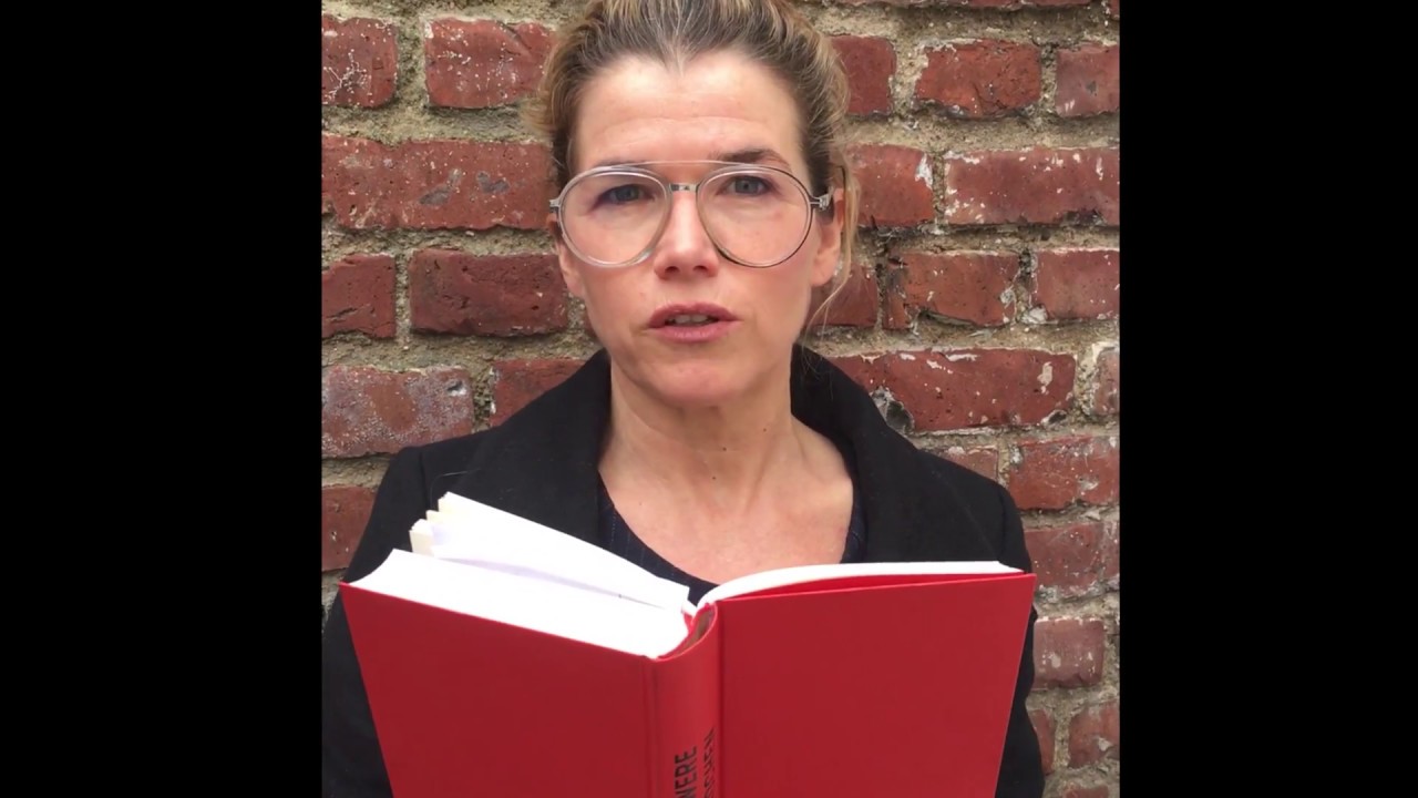 Anke Engelke liest einen Satz aus &raquo;Schwere Knochen&laquo; von David Schalko