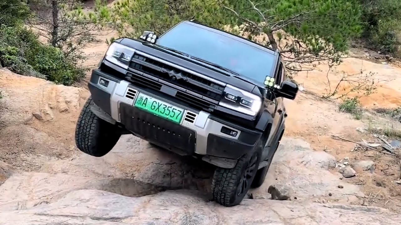 BYD Fangchengbao Bao 5 off-road capability showcase — absolutely powerful