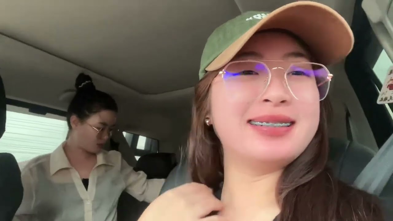 อริสา กับ แม่เฒ่าใหญ่ มาหาลูกหลานมีความสุข🇱🇦🇹🇭 #สาวลาว #vlog #อริสา 