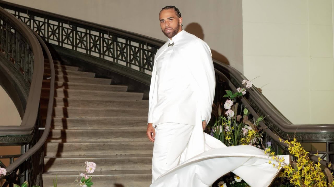 Are men's wedding cloaks the next big thing in fashion?