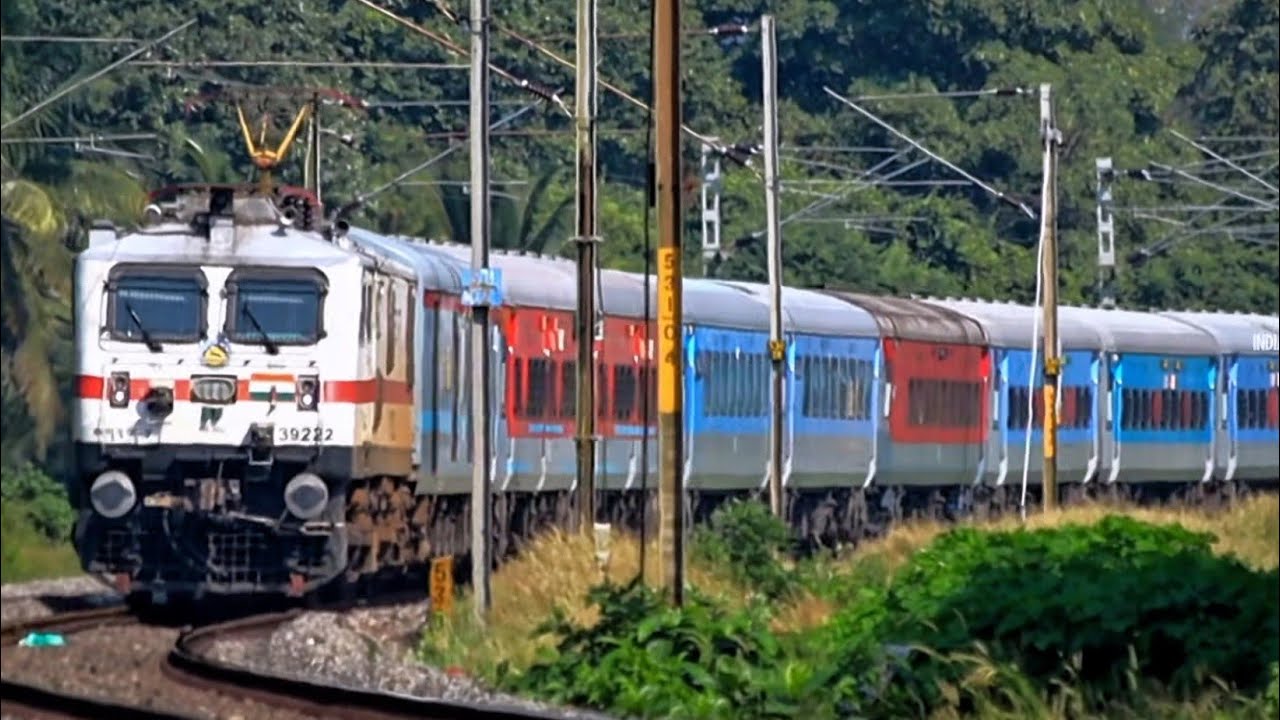 Bengaluru&ndash;Ernakulam Intercity Express (16377/16378) heading towards Palakkad, led by ED WAP7 (39222)