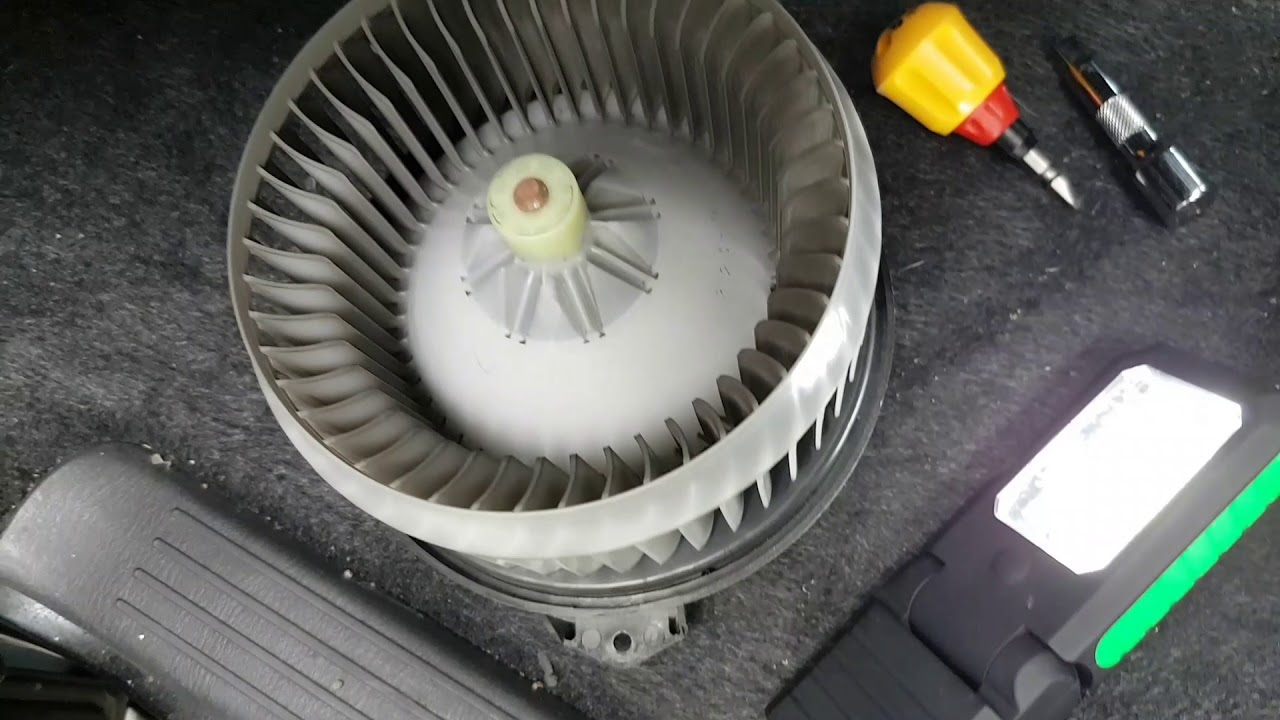 Diy豐田toyota Hiace 200 拆卸 裝卸 車內冷氣風扇 和清洗 裝卸 更換 冷氣隔Car cold air grid and fan remove