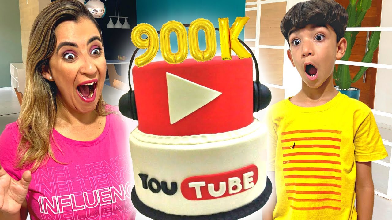 FIZEMOS UMA FESTA PARA COMEMORAR OS 900 MIL DE INSCRITOS COM BOLO DE CHOCOLATE DA FAMÍLIA ROCHA