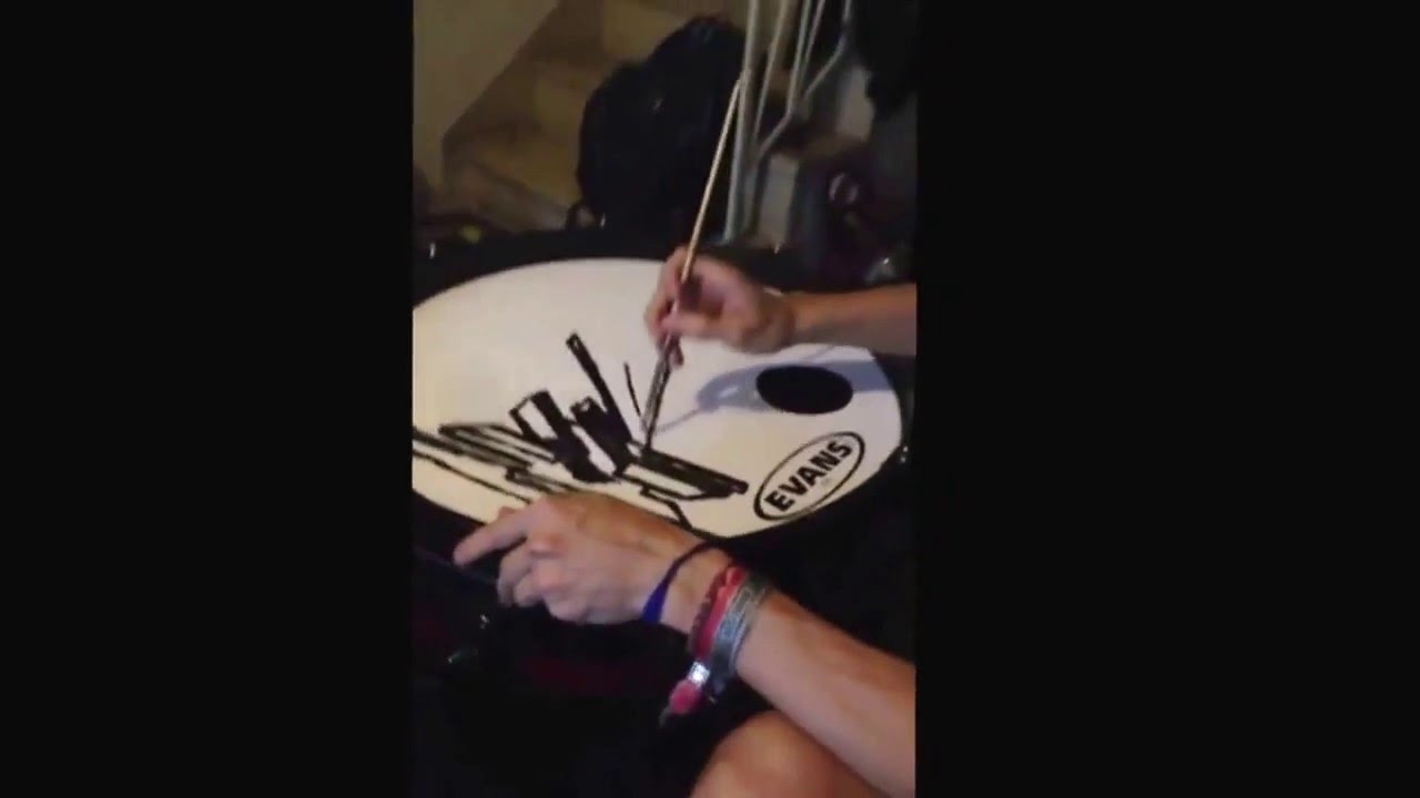 Luca Bori fazendo a nova arte de bumbo da VDO!