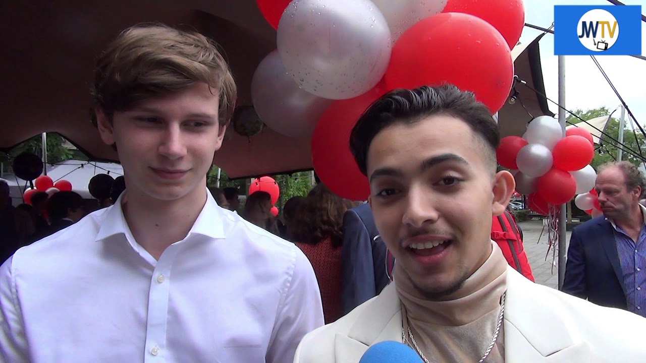 Diploma - uitreiking Stedelijk Gymnasium met coronatintje