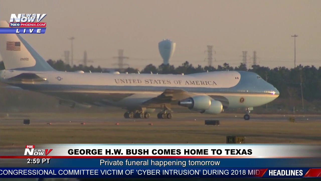 HOUSTON ARRIVAL: Body of #Bush41 Safely Lands at Ellington Field During Journey Home (FNN)
