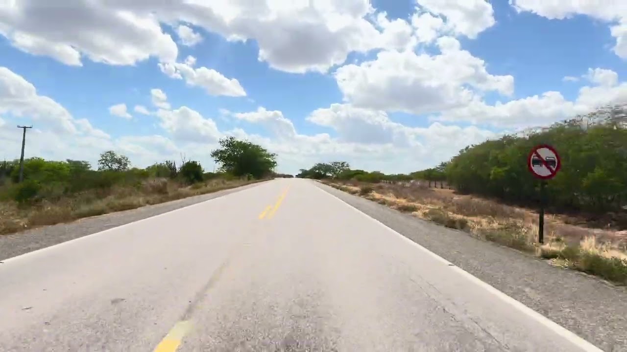 BR 423 - rumo a Delmiro Gouveia. Estrada boa. Recomendo! 