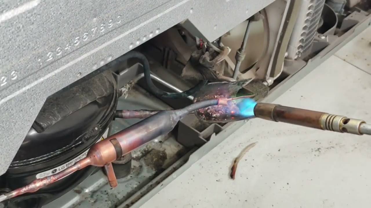 R 600 gas Refrigerator full gas charging