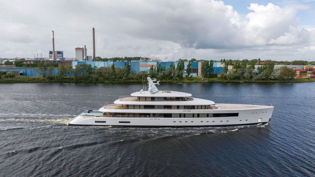 The 82.9m/ 271ft Feadship Sakura